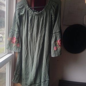 Knox Rose Green Cold Shoulder Flare Sleeve Dress with Floral & Lace Details